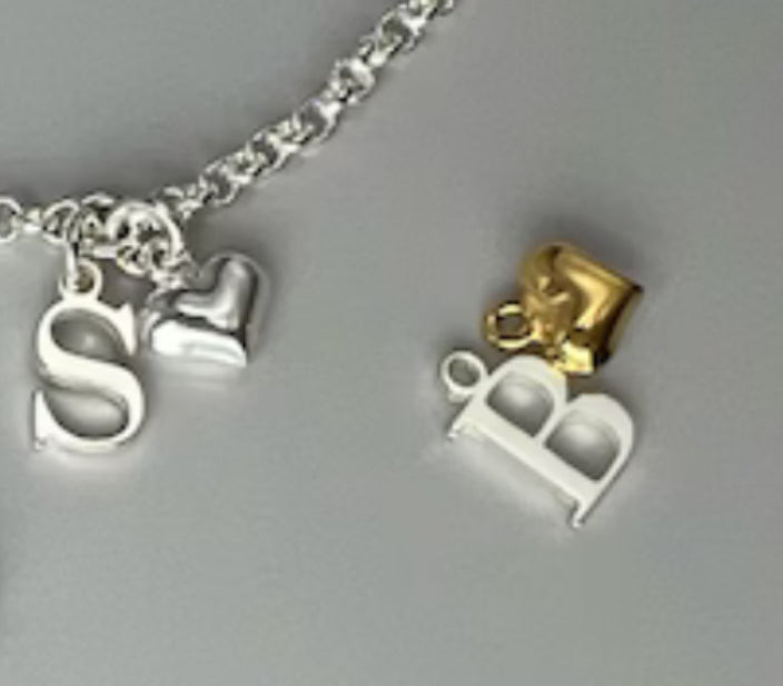 Bracelet à personnaliser 14k Billes et breloques en or rempli 14k avec 4 breloques au choix, extensible