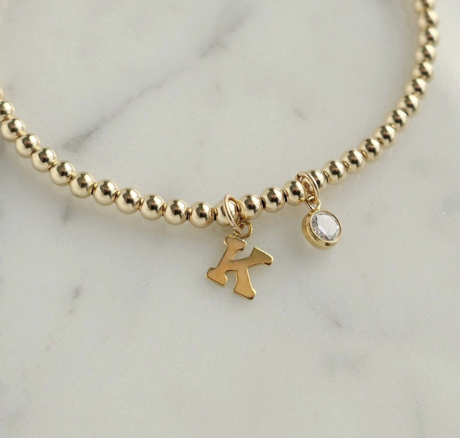 Bracelet à personnaliser 14k Billes et breloques en or rempli 14k avec 4 breloques au choix, extensible