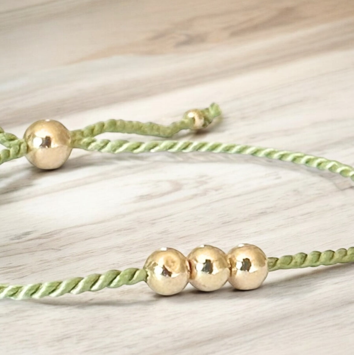 Bracelet Or 14K et soie naturelle