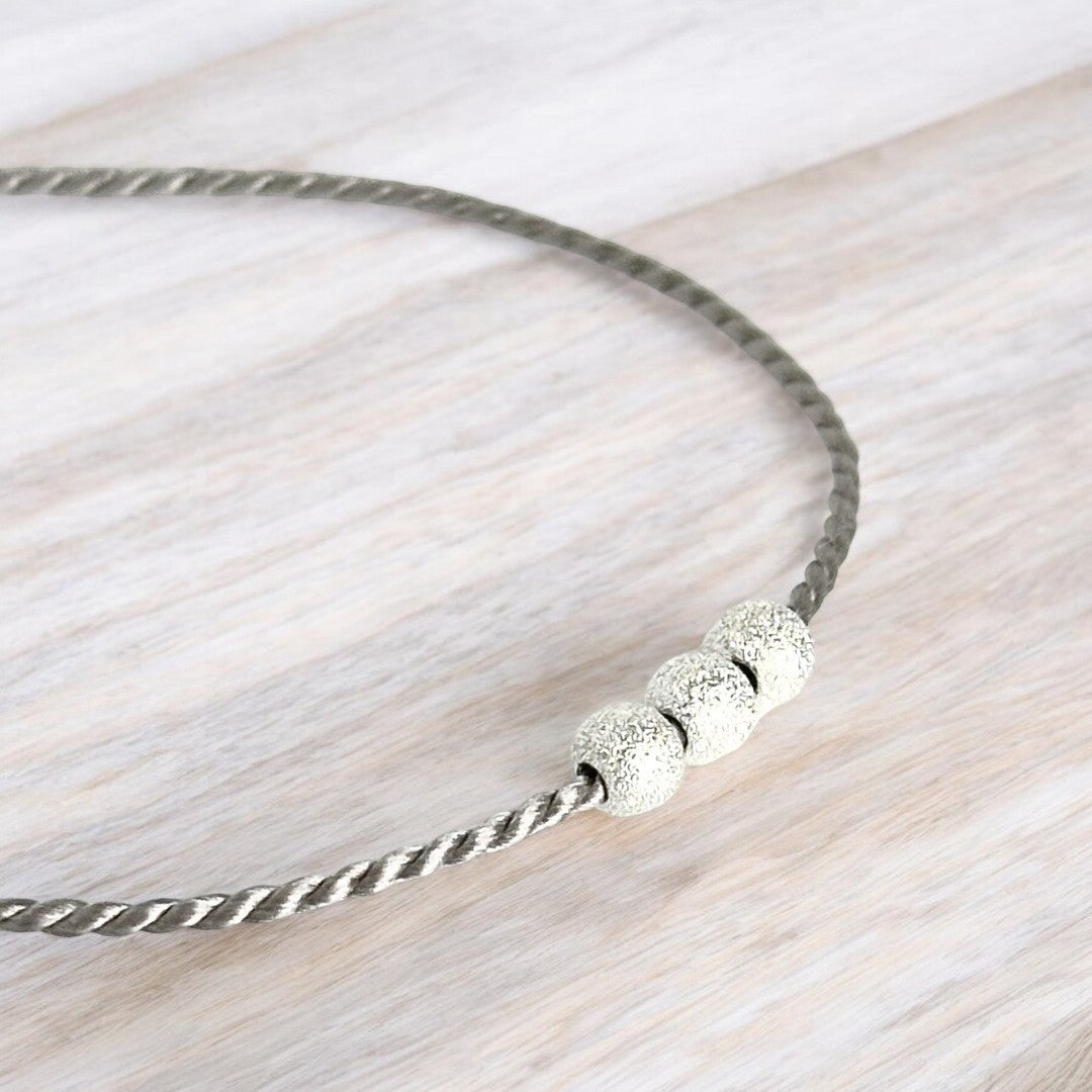 Bracelet argent sterling 9.25 billes poussière d’étoiles et soie naturelle