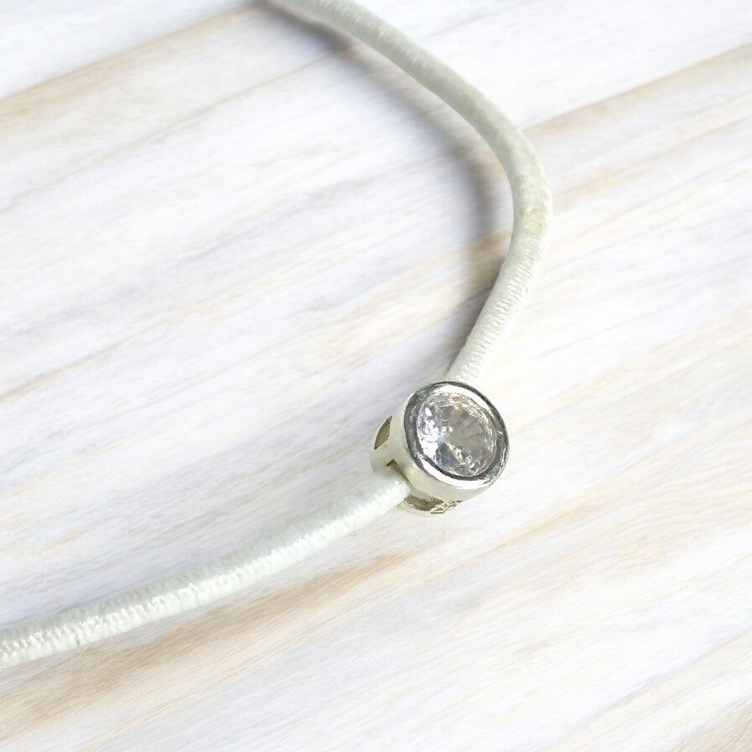 Bracelet avec pierre claire, argent sterling 9.25 et cordon élastique